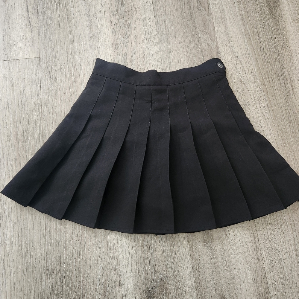 Chic Black Pleated Skirt